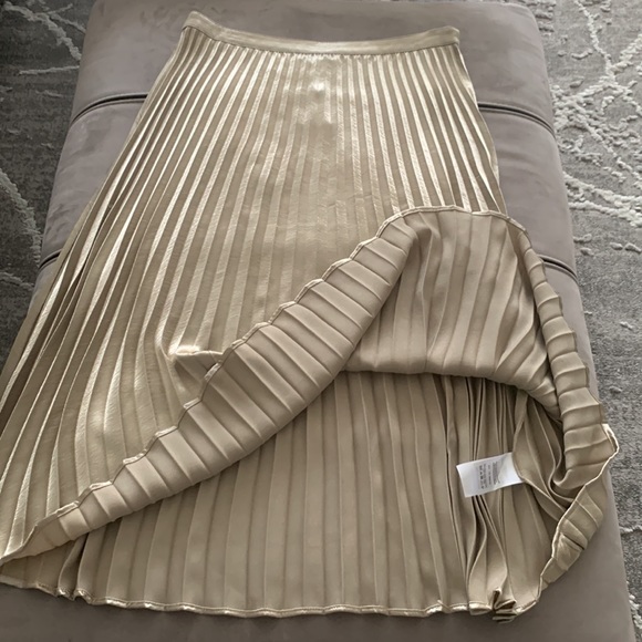 DKNY NWT Gold Satin Pleated Skirt size 8 - Picture 12 of 15